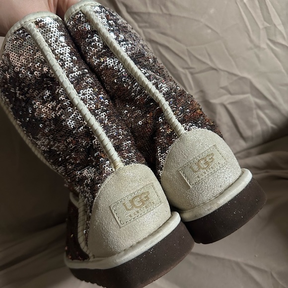 Sparkly sequence short Uggs - Picture 2 of 6